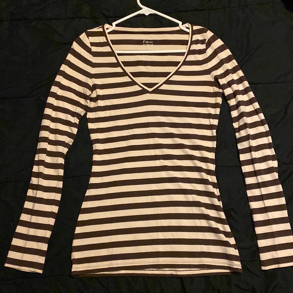 Stretchy cream and brown striped long sleeve, V-neck tee